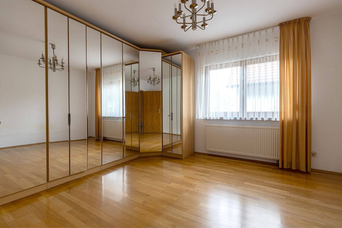 Modernisiertes Mehrfamilienhaus mit 3 Wohneinheiten, Doppelgarage & großem Grundstück – Gotha – Vorschaubild 6