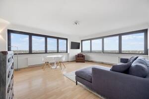 Skylineblick aus der 21. Etage, urbanes Living über den Dächern Hamburgs – 22083 Hamburg – Vorschaubild 4