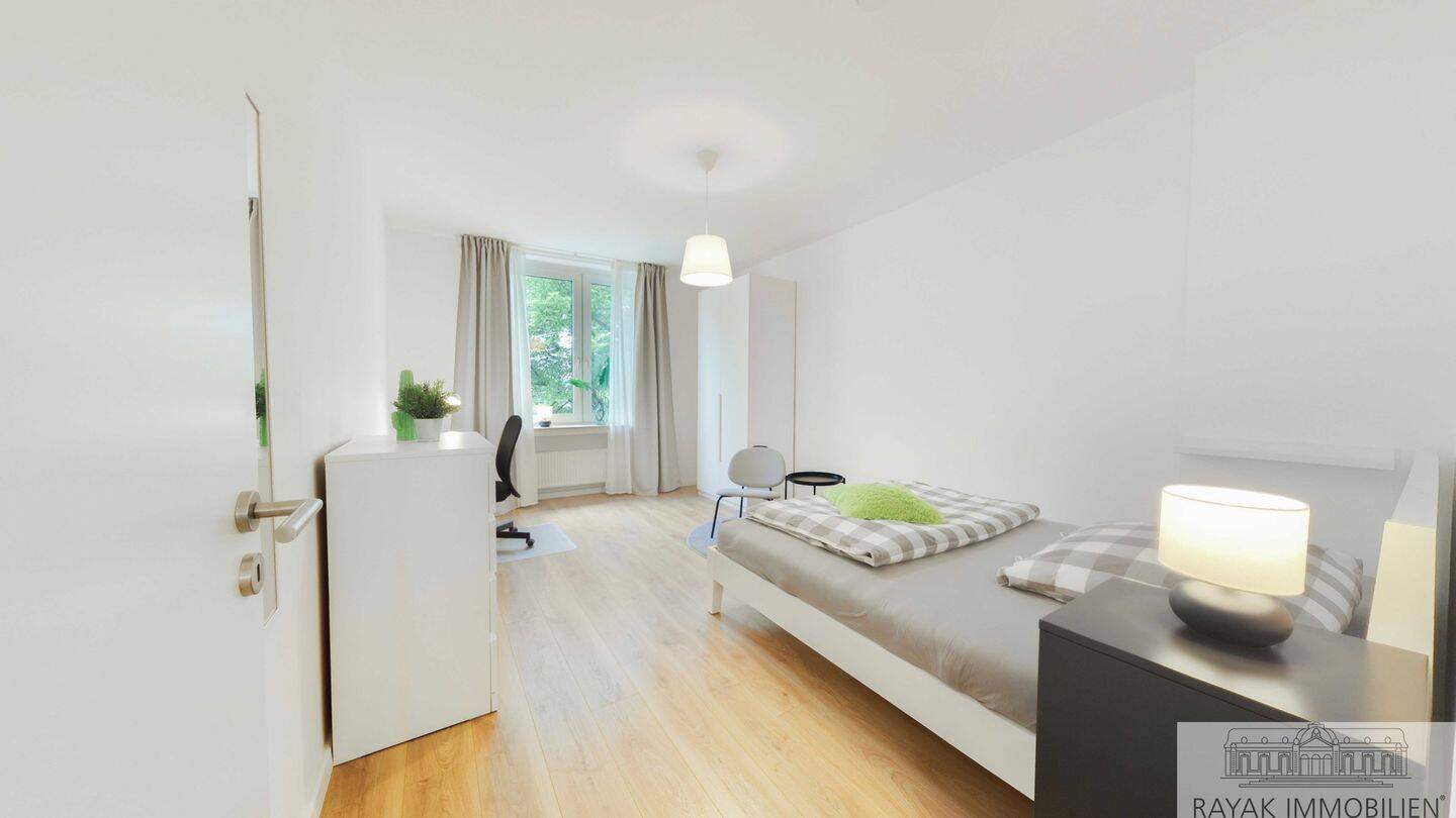 Helles, möbliertes Zimmer mit französischem Balkon in 3er-WG in Düsseldorf-Friedrichstadt