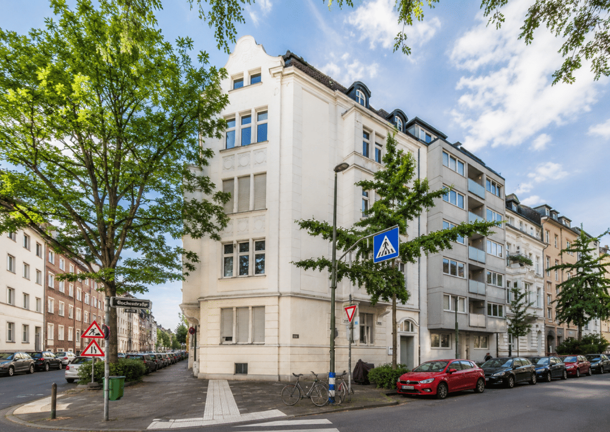 Exklusive Dachgeschosswohnung mit Süd-/West-Terrasse im stilvollen Jahrhundertwendehaus – 40479 Düsseldorf – Bild 1 von 9