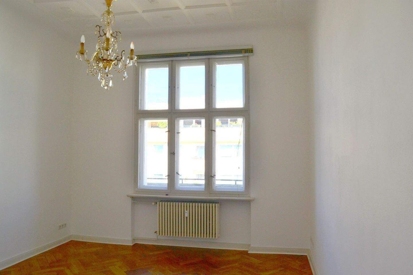 Großartige 4 bis 5 Zimmer Altbau-Eigentumswohnung*Balkon*Lift*geschliffenes Parkett*Stuck*City West*hohe Decken