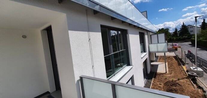 Helle 2-Zimmer-Wohnung mit Einbauküche und großen sonnigen Balkon