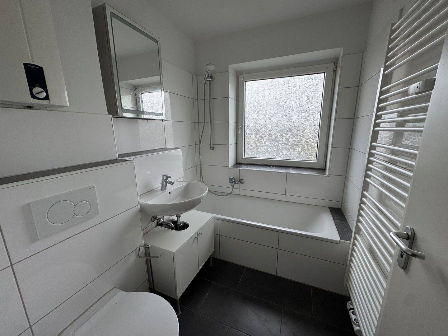 *** Erstbezug nach Sanierung! Helle 2 Zimmerwohnung mit Balkon und Aufzug*** – Düsseldorf – Vorschaubild 2