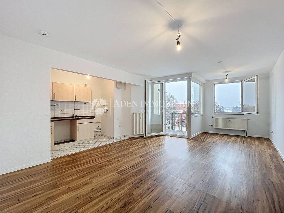 Top geschnitten, 2-Zi., DG-Wohnung mit offener Küche, Balkon und Aufzug! – 12555 Berlin – Bild 1 von 9