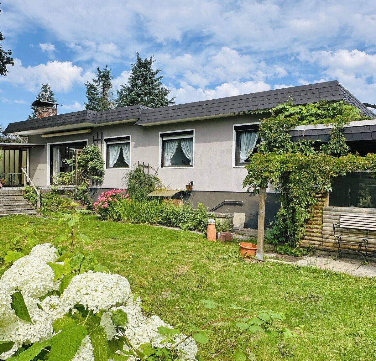 Sonniger Bungalow mit Keller in Sackgasse – 22399 Hamburg – Bild 1 von 9