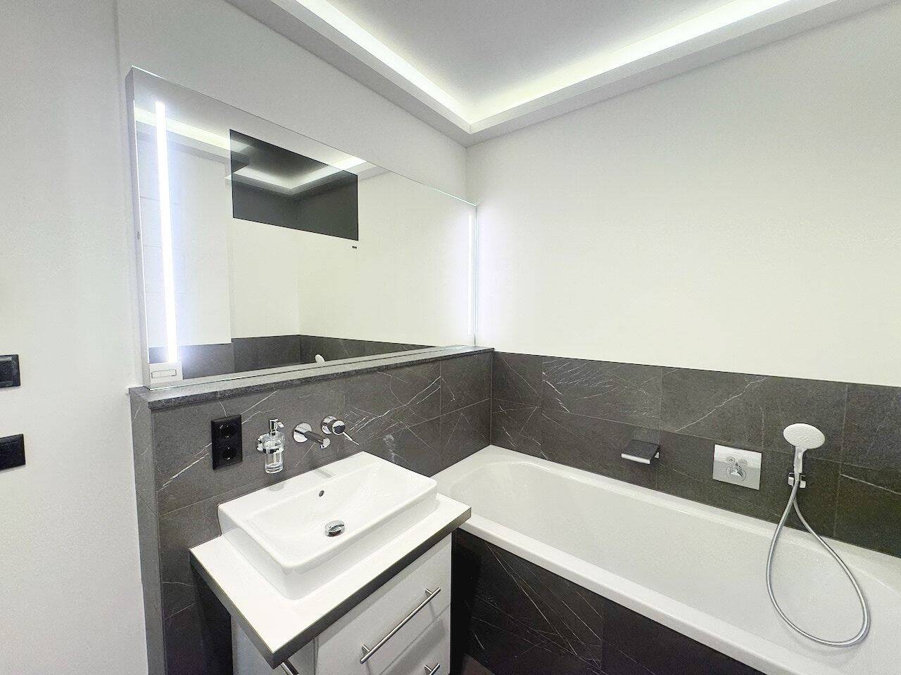 Die ist es! + Erstbezug * Balkon * Parkett * Fußbodenheizung * Bad mit Wanne & Dusche * LED-Licht – Leipzig – Vorschaubild 2