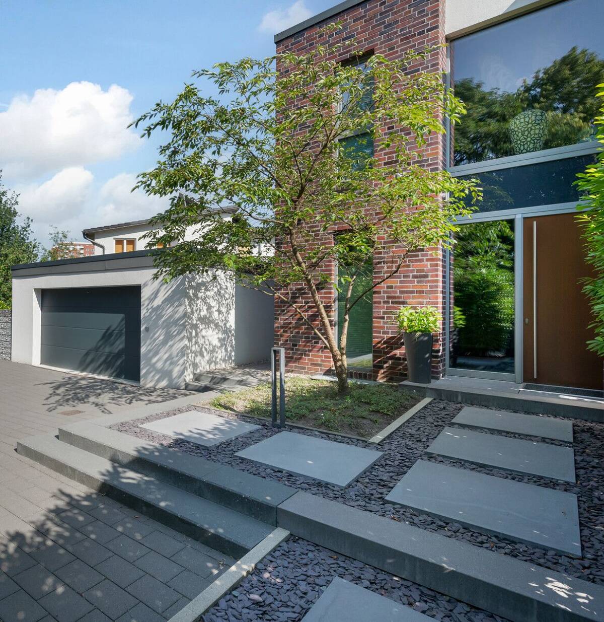 Exklusive Stadtvilla in den Elbvororten – 22589 Hamburg – Bild 1 von 9