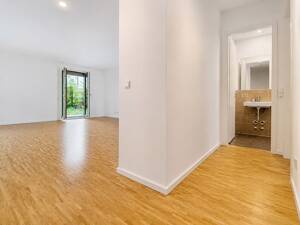 Praktische Zwei-Zimmer-Erdgeschosswohnung mit Stellplatz – 60326 Frankfurt am Main – Vorschaubild 2