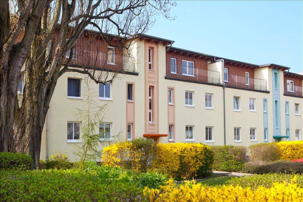 **Großzügiges Wohnzimmer mit Balkon - 2-Raum Wohnung - Stellplatz** – Magdeburg – Vorschaubild 8