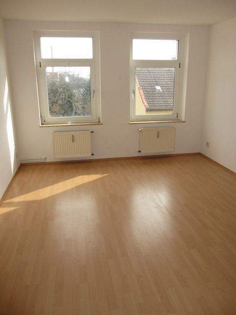 Gemütliche 4-Raum Wohnung mit nagelneuem Vinylfußboden und Einbauküche. – Magdeburg – Vorschaubild 4