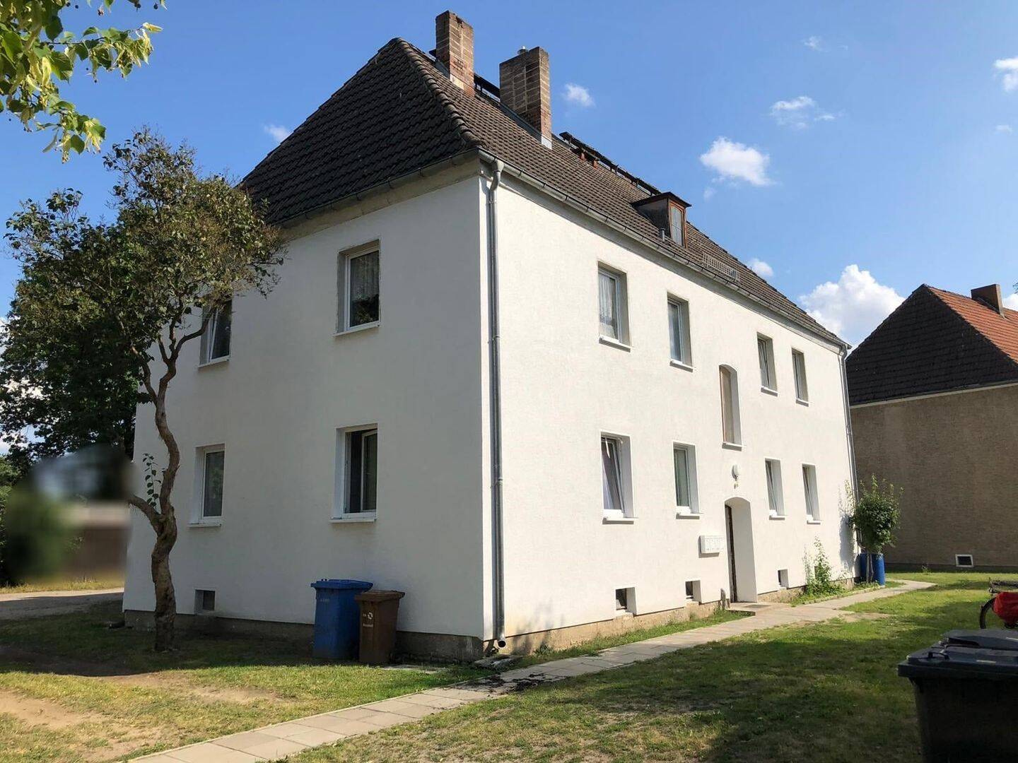 Solide Kapitalanlage mit Potenzial: Voll vermietetes 4-Parteienhaus mit Ausbaureserve im Dach – Werneuchen – Bild 1 von 9