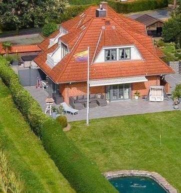 EINZIGARTIG GEPFLEGT - Traumblick - Zwillingslandhaus mit absoluter Privatsphäre – Rellingen – Vorschaubild 9