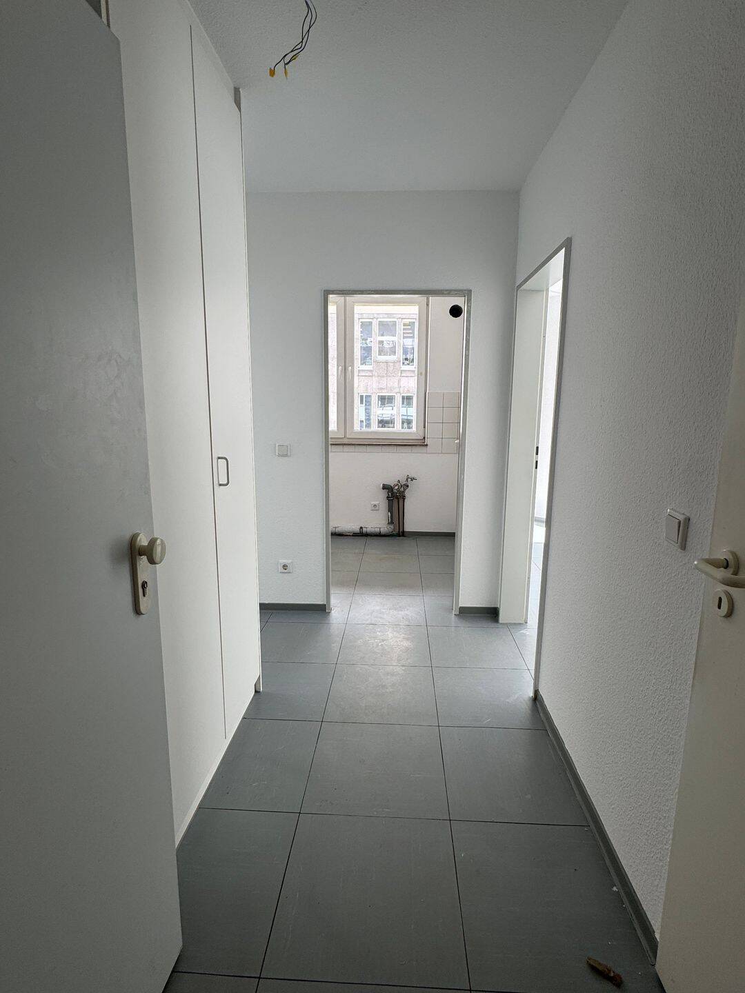 Bezugsfrei | Stilvolle 2-Zimmer-Wohnung mit Balkon in gepflegtem Baujahr 2004 – Düsseldorf – Vorschaubild 8