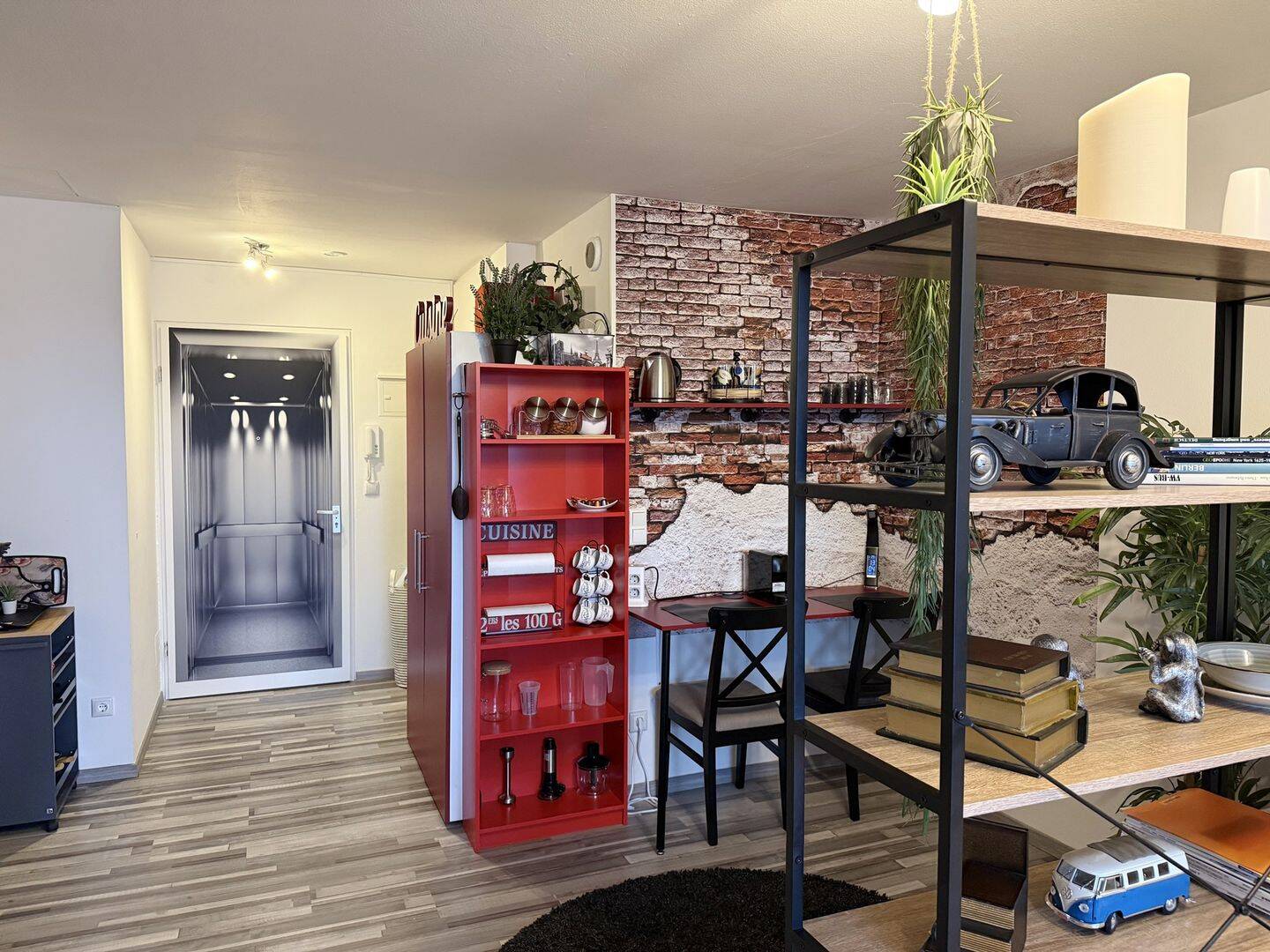 "Kuscheliges Nest" Gemütliches 1-Zimmer-Appartement mit freiem Blick und großer verglaster Ostloggia in München - Oly... – München – Vorschaubild 6