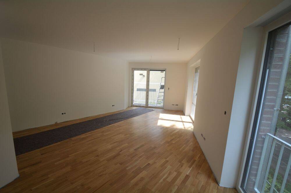 Stilvolle Eigentumswohnung im 1. Obergeschoss mit Balkon – Hamburg – Vorschaubild 2