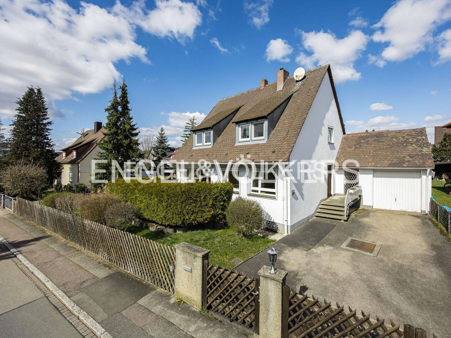 Einfamilienhaus mit Entwicklungspotenzial und großzügigem Grundstück