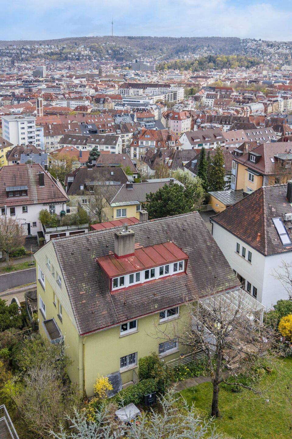 Charmantes Mehrfamilienhaus in Halbhöhenlage mit 4 Einzelgaragen! – Stuttgart – Vorschaubild 5