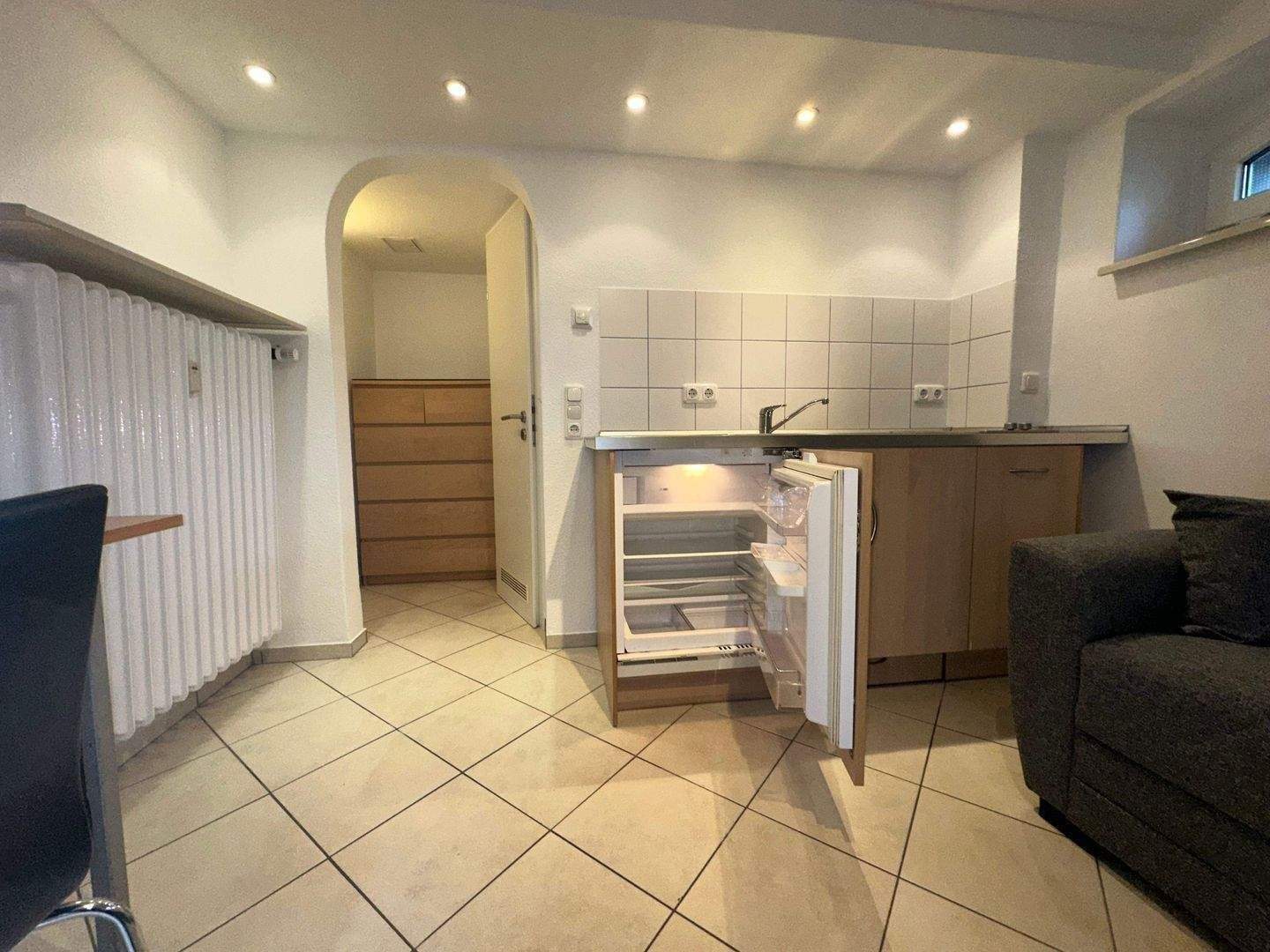 Frei ab sofort / Möblierte 1 - Zimmer - Untergeschosswohnung (Kellerwohnung) mit Einbauküche und separatem Eingang – Trier – Vorschaubild 2