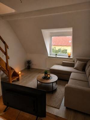 kleine 3 Raum Wohnung im Dachgeschoss mit Balkon – 99092 Erfurt – Vorschaubild 1