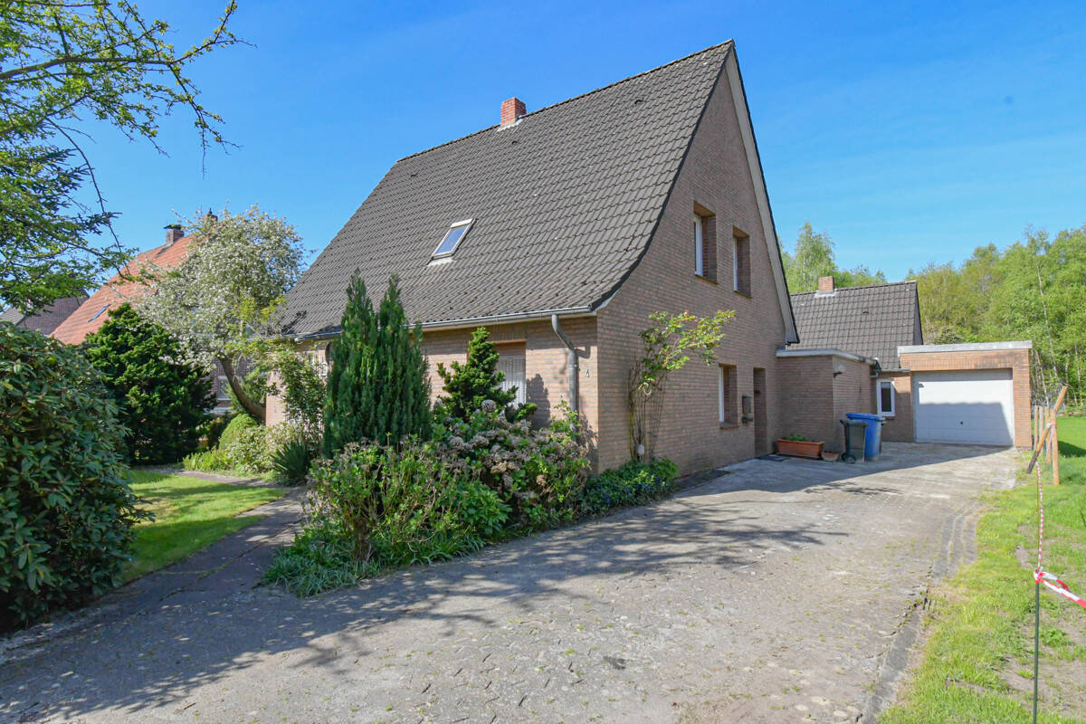 6554 - RESERVIERT - Wohnen und Wohlfühlen: Großzügiges Einfamilienhaus in ruhiger Lage! – Bösel – Bild 1 von 9