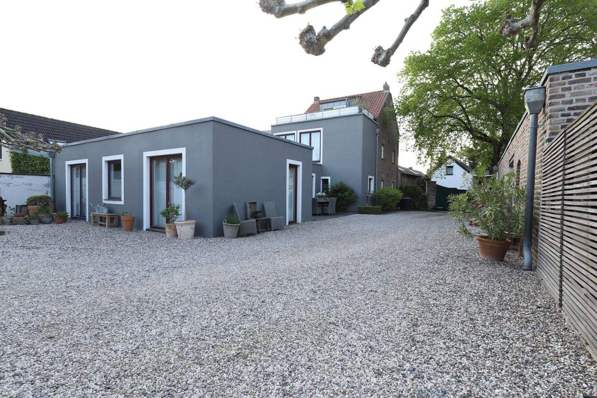 Mehrfamilienhaus in 50999 Köln mit 241 m² kaufen