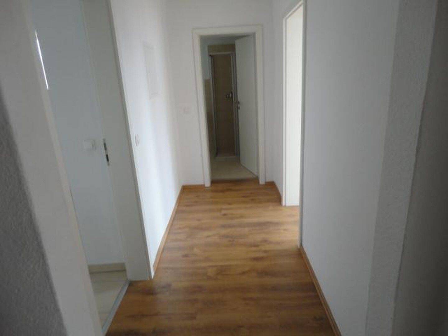 Hochwertige und schöne 4-Raumwohnung in guter Lage mit Wintergarten – Magdeburg – Vorschaubild 3