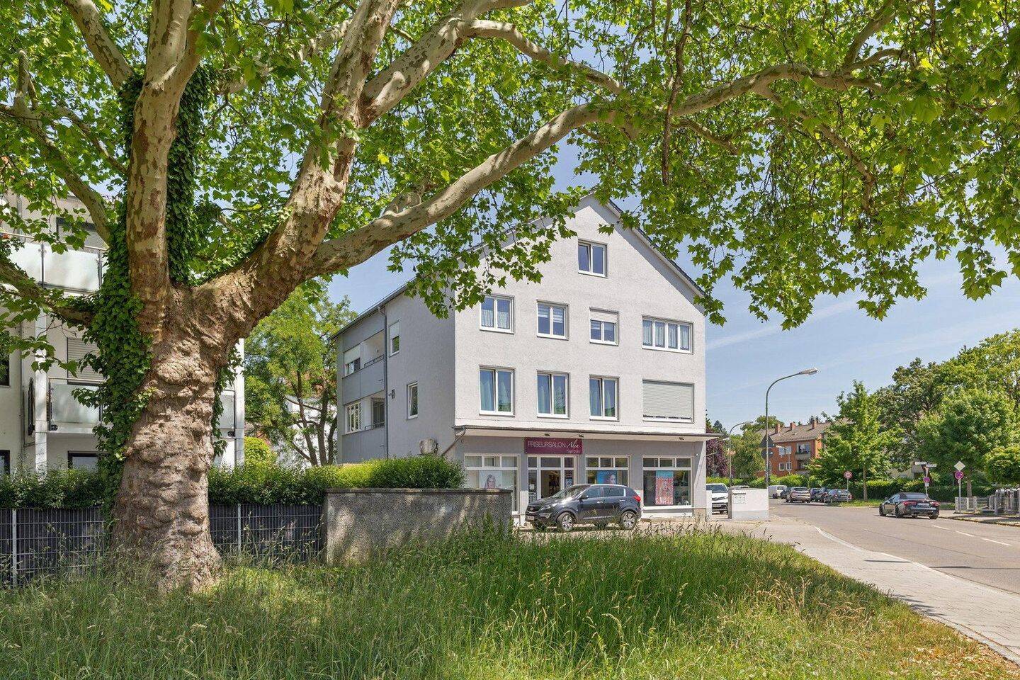 PROVISIONSFREI: komplett sanierte 3-ZKB mit Stellplatz und 2 Balkonen in Top Lage!