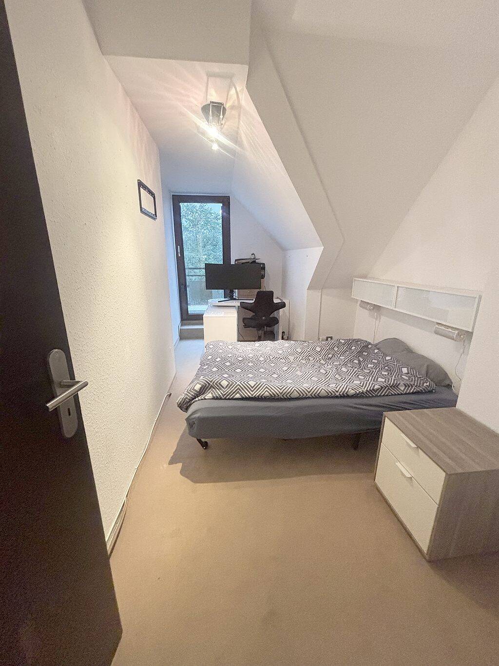 Modern eingerichtete Maisonette-Wohnung mit Balkon in Sülz Toplage – Köln – Vorschaubild 3