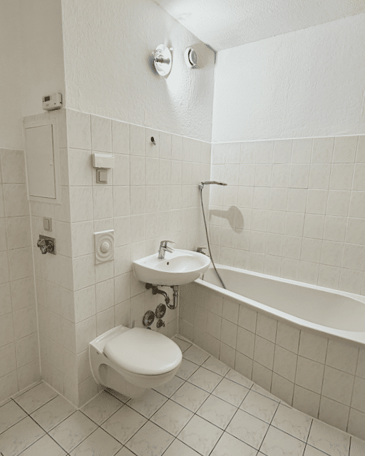 Bezugsfreie Wohnung mit sonnigem Balkon – Berlin – Vorschaubild 9