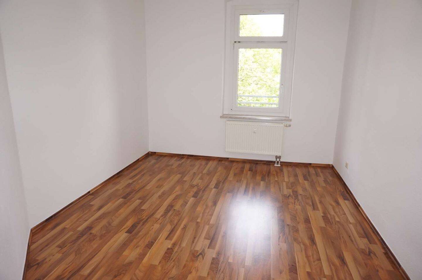 2. OG / Balkon und Laminat / EBK inkl. - frei ab 1.8.26 – Chemnitz – Vorschaubild 6