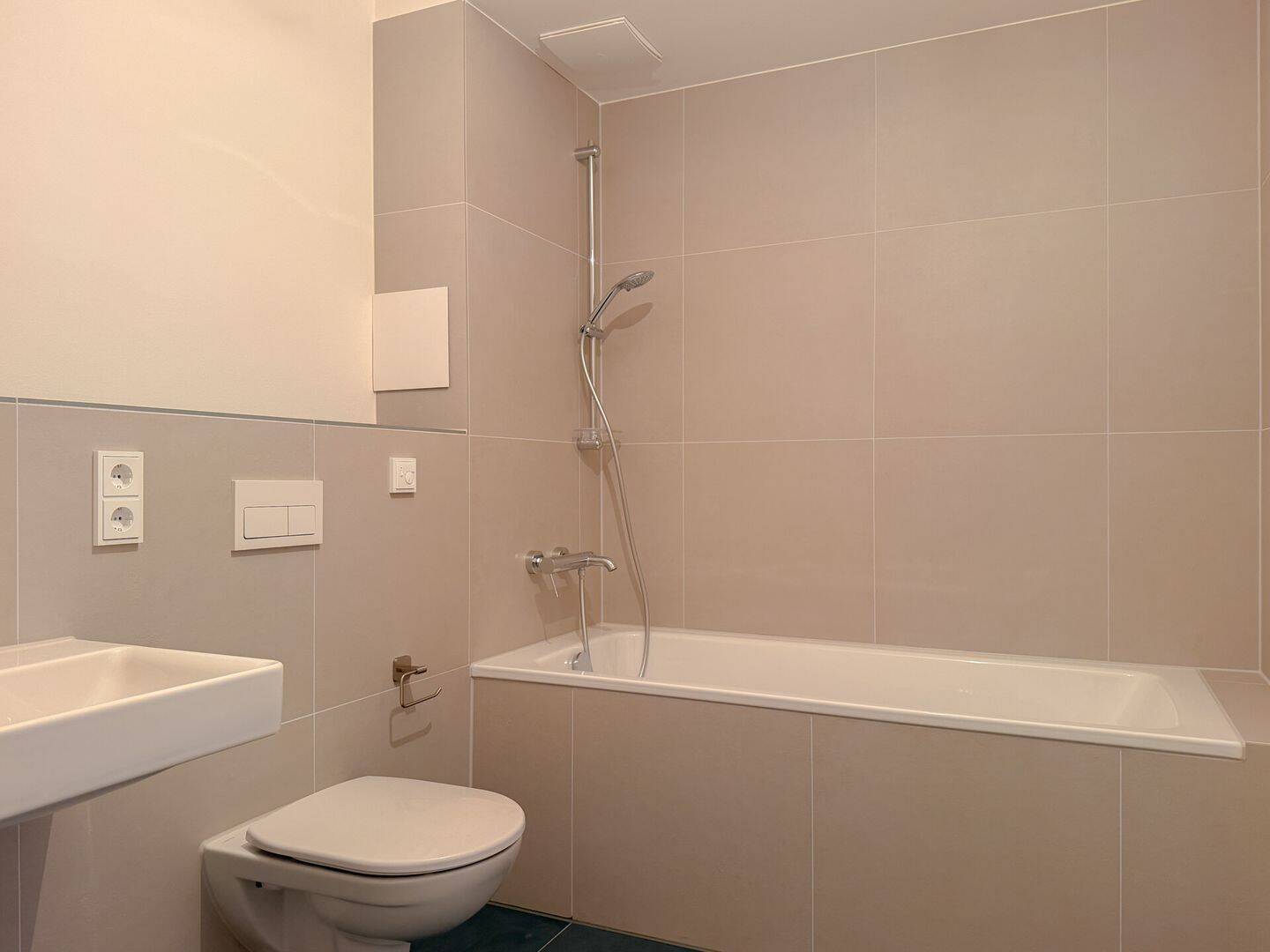 Neubau-Wohnung in Trudering-Riem - ca. 58 m² mit gehobener Ausstattung und TG-Stellplatz mit Wallbox – München – Vorschaubild 3