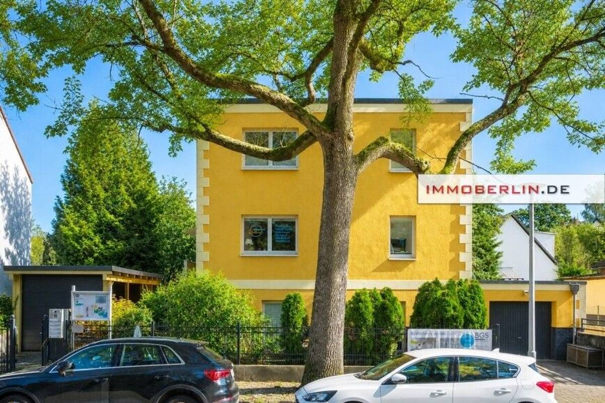 IMMOBERLIN.DE - Überzeugendes Mehrfamilienhaus auf herrlichem Grundstück – 12305 Berlin – Bild 1 von 9