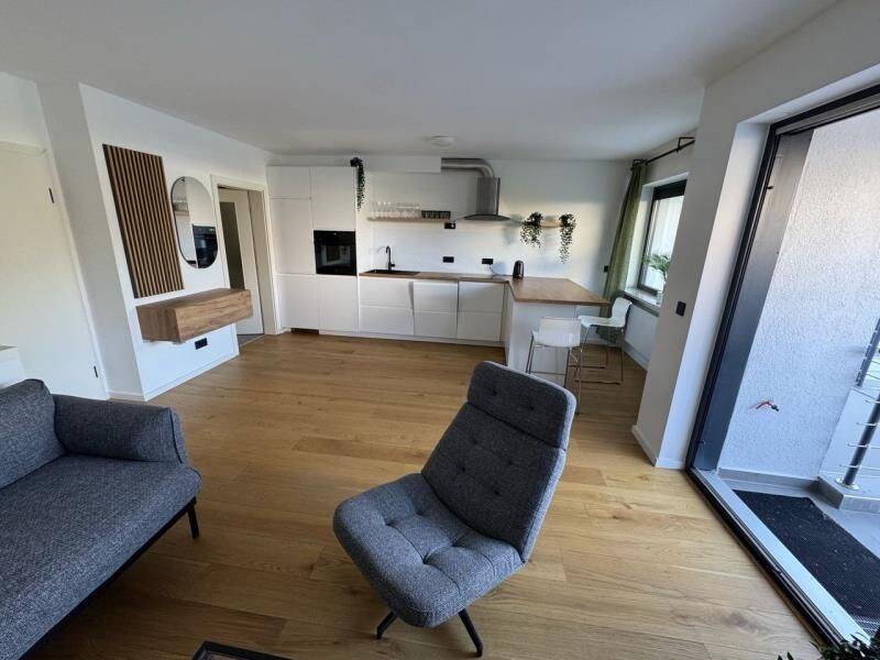 N-Steinbühl: Erstbezug! Premium 4-Zi-Mais-Whg, 4.OG (m.A.), EBK, Kühlung, Terrasse im Hof, Stpl. – Nürnberg – Vorschaubild 4
