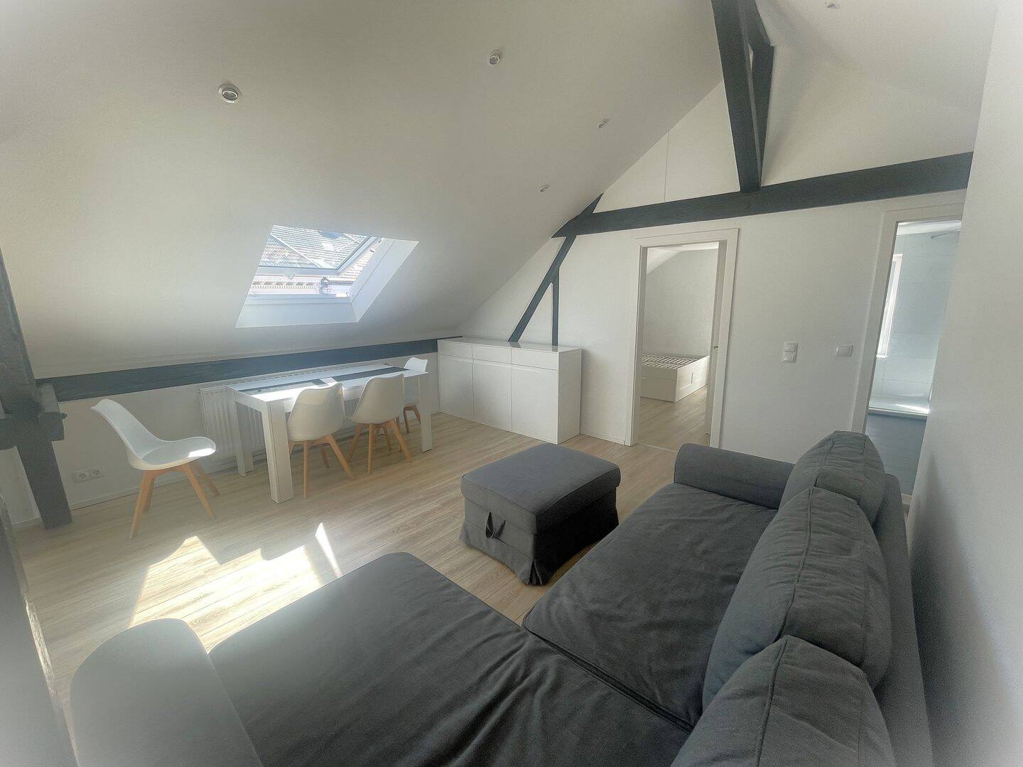 Schöne Option: Leer oder teilmöbliert: 2-Zi-Dachgeschosswohnung in zentraler Ruhiglage Bonn-Zentrum – Bonn – Vorschaubild 8