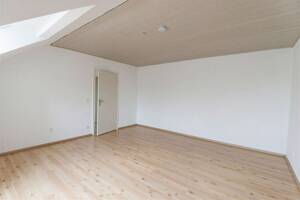 Lichtdurchflutete Dachgeschosswohnung in grüner ruhiger Lage – 47807 Krefeld – Vorschaubild 7