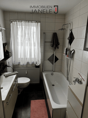 Gepflegte, ruhig gelegene 4-Zimmer-Wohnung mit Südterrasse und Balkon in Regensburg-Schwabelweis – 93055 Regensburg – Vorschaubild 9