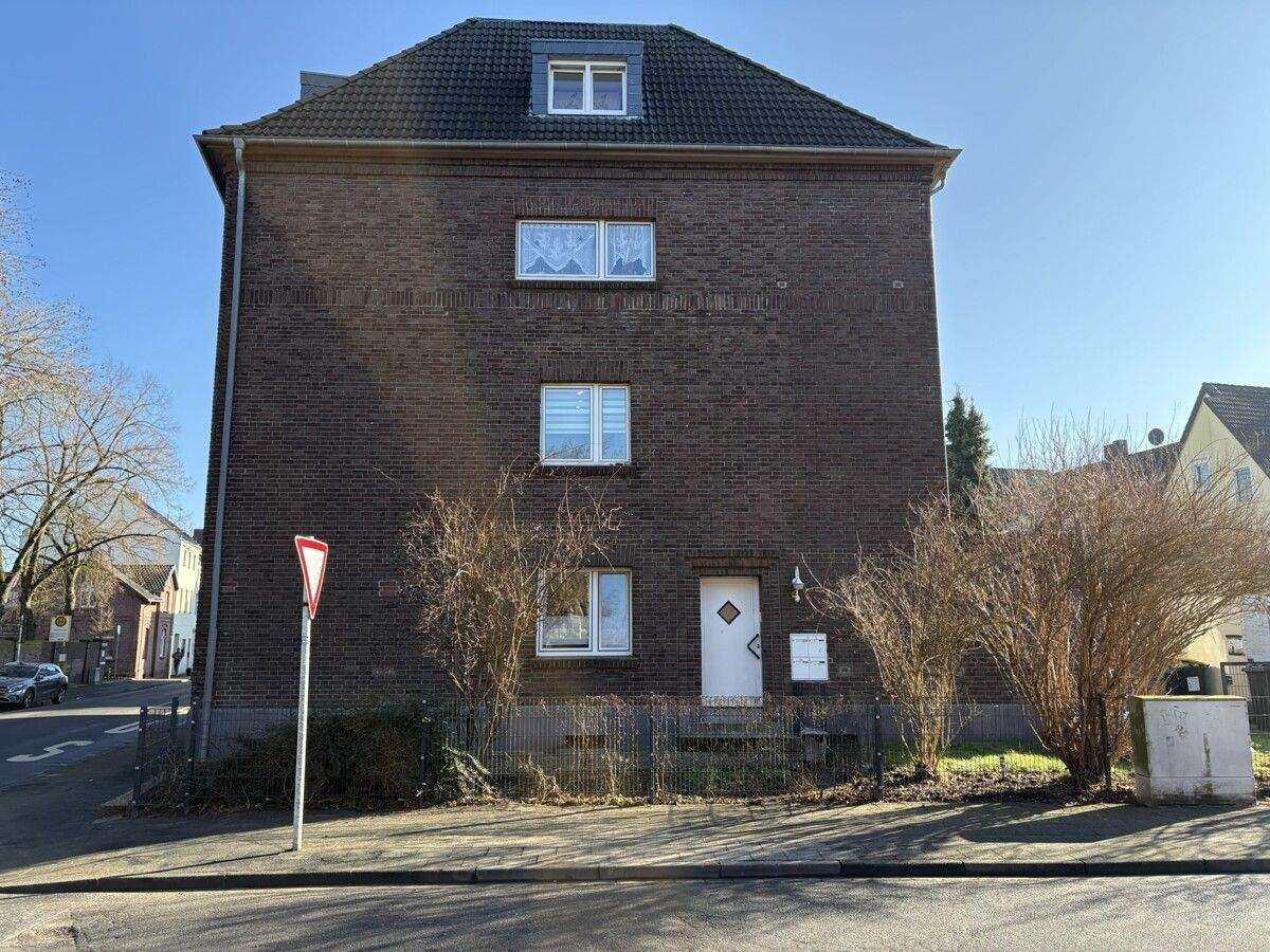 Vollvermietetes Mehrfamilienhaus mit Garagen in Mönchengladbach-Rheydt – Mönchengladbach – Vorschaubild 2