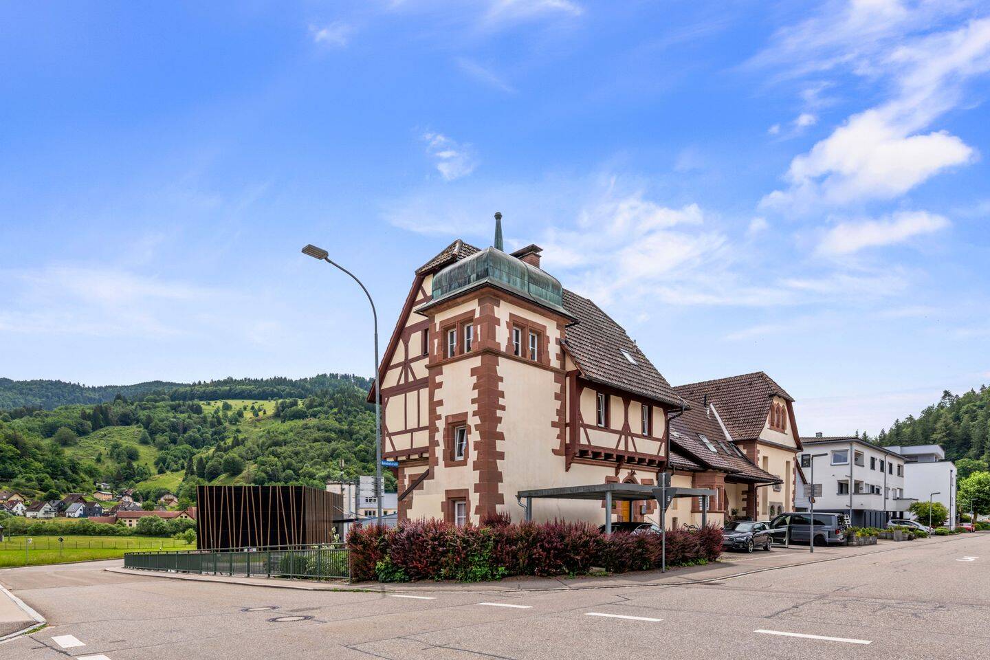 Charmante Immobilie mit Reihenendhauscharakter und direkter Flusslage in Schönau im Schwarzwald