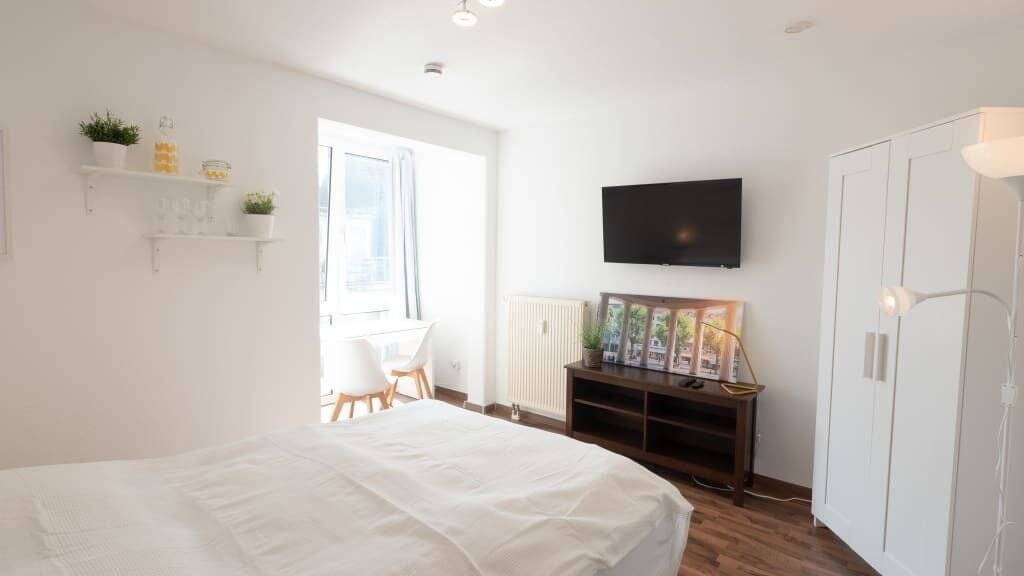 Möbliertes Apartment mit Boxspringbett am Ponttor