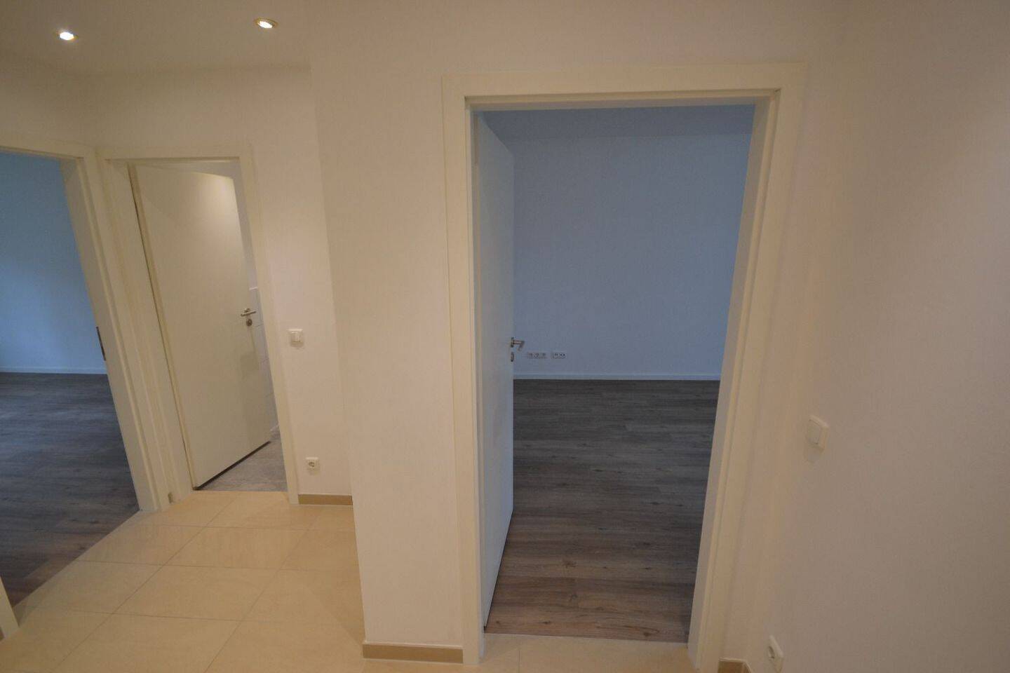 Moderne 3-Zimmer-Wohnung im Grünen – München – Vorschaubild 3