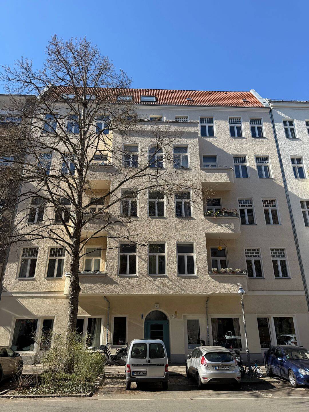 SANIERTE ALTBAUWOHNUNG PARKETT STUCK 2xBADEZIMMER HELL BALKON