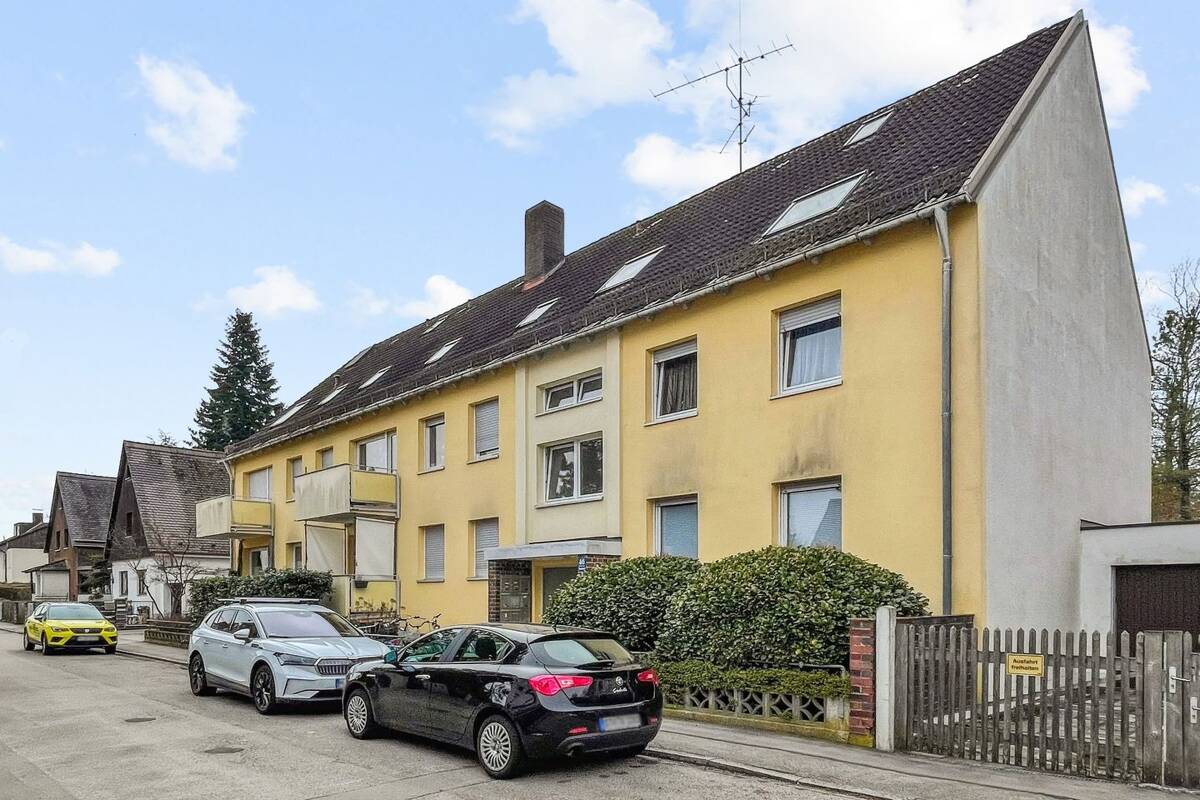 Vermietete 2-Zimmer-Wohnung mit sonnigem Südbalkon in ruhiger Lage – 81825 München – Bild 1 von 7