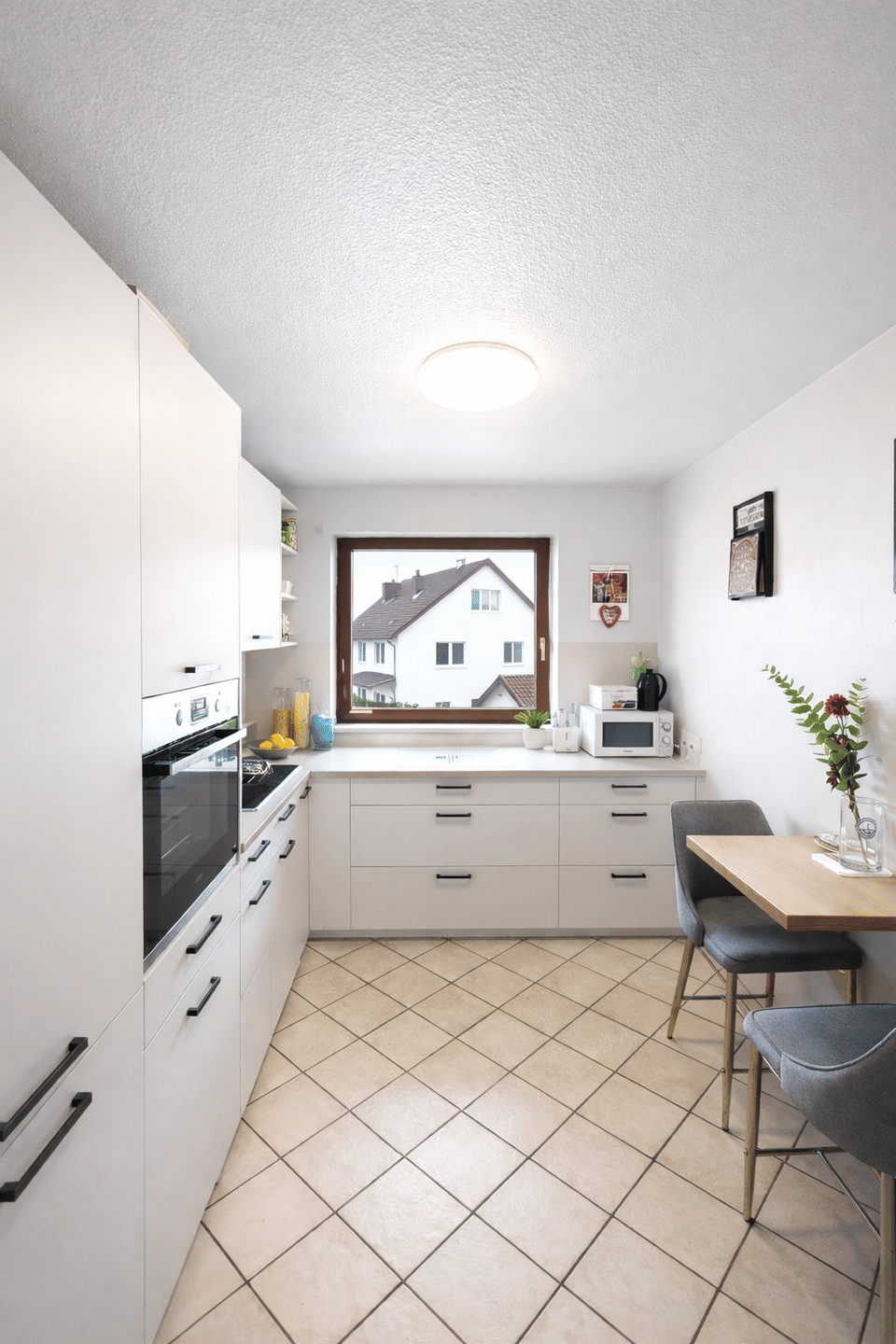 4-Zimmer Obergeschosswohnung (1.OG.) mit 109 m², 2-Balkonen, Einbauküche, Kellerabteil, mit Kfz Stellplatz in Nürnberg – Nürnberg – Vorschaubild 5
