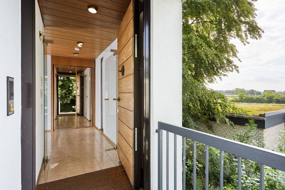 Einzigartiges Maisonette-Erlebnis mit Rheinblick, Garten und Balkonvielfalt – 40589 Düsseldorf – Bild 1 von 9