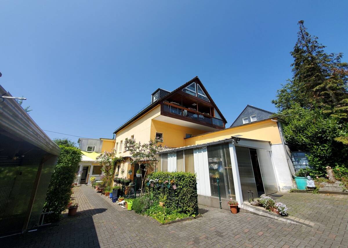 Investoren aufgepasst: Vollvermietetes Ensemblehaus mit Wintergarten & Ausgebautem Dachboden – 42855 Remscheid – Bild 1 von 9