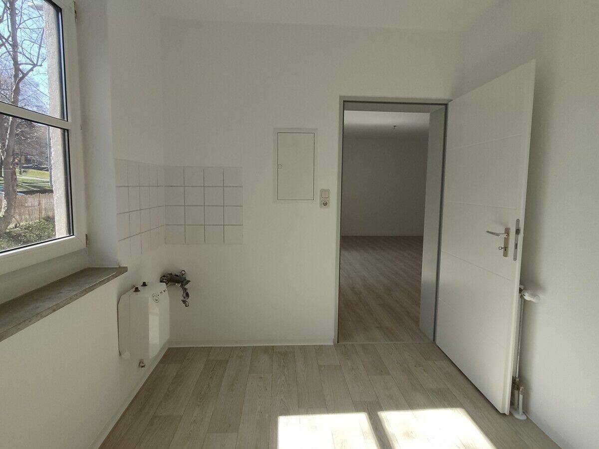 Schöne, renovierte 4-Zimmer-Wohnung mit Balkon! – Plauen – Vorschaubild 6