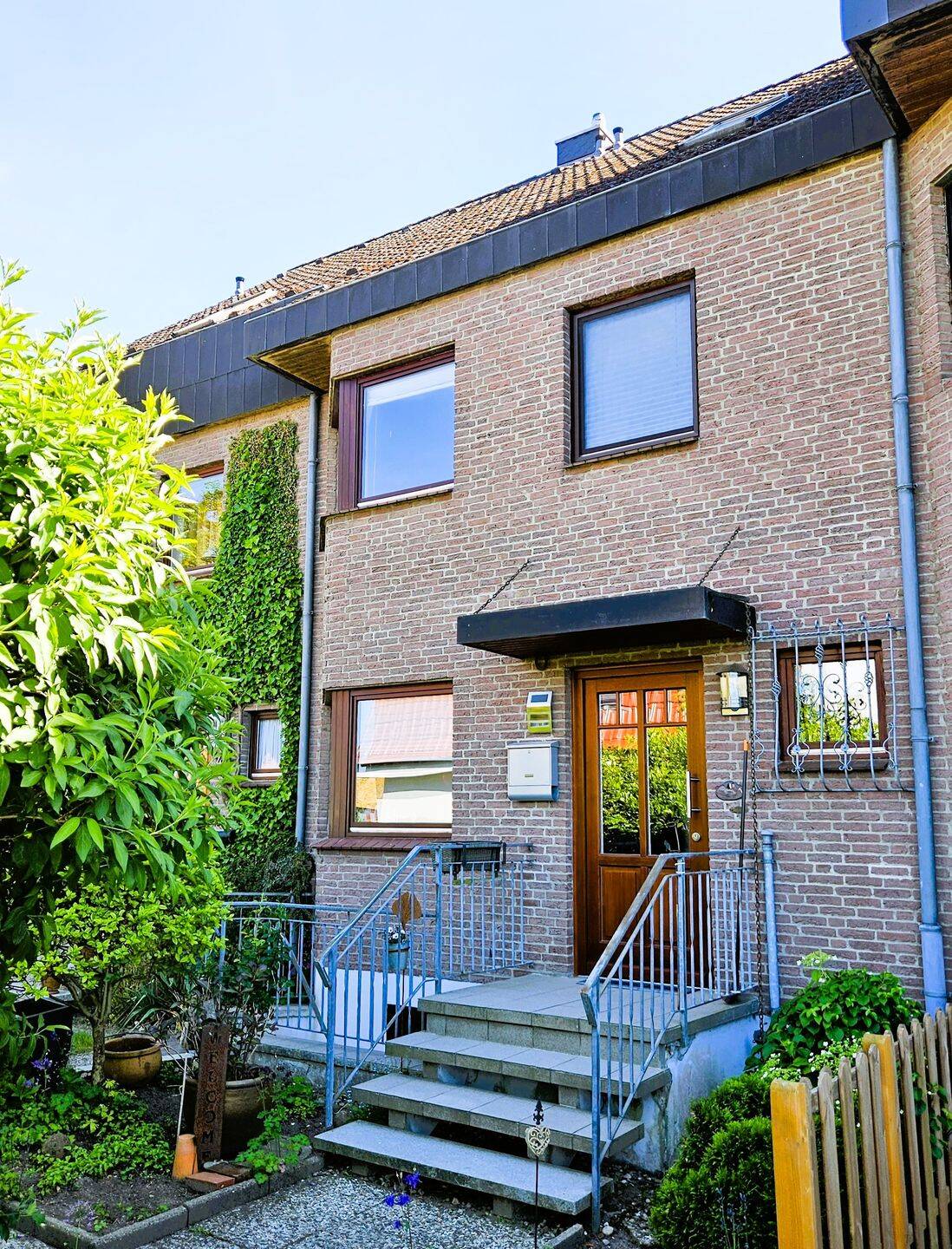 Reihenmittelhaus -zentral und ruhig gelegen- – Reinfeld – Bild 1 von 9