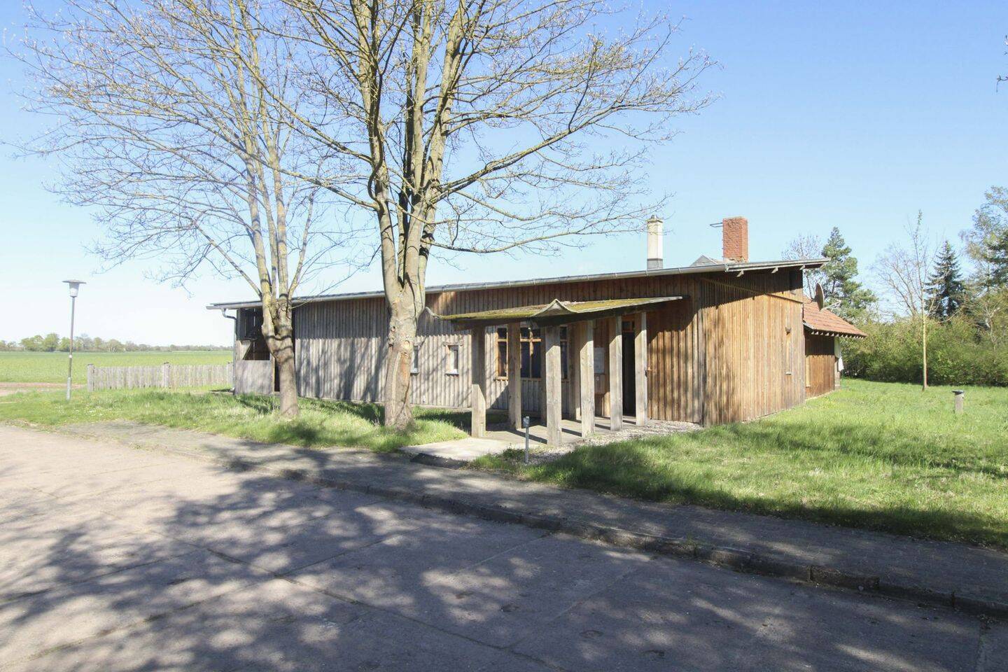 Viel Holz in ländlicher Ruhe: Kernsaniertes Wohnhaus mit tollem Raumklima in Feldrandlage – Werben (Elbe) – Vorschaubild 2