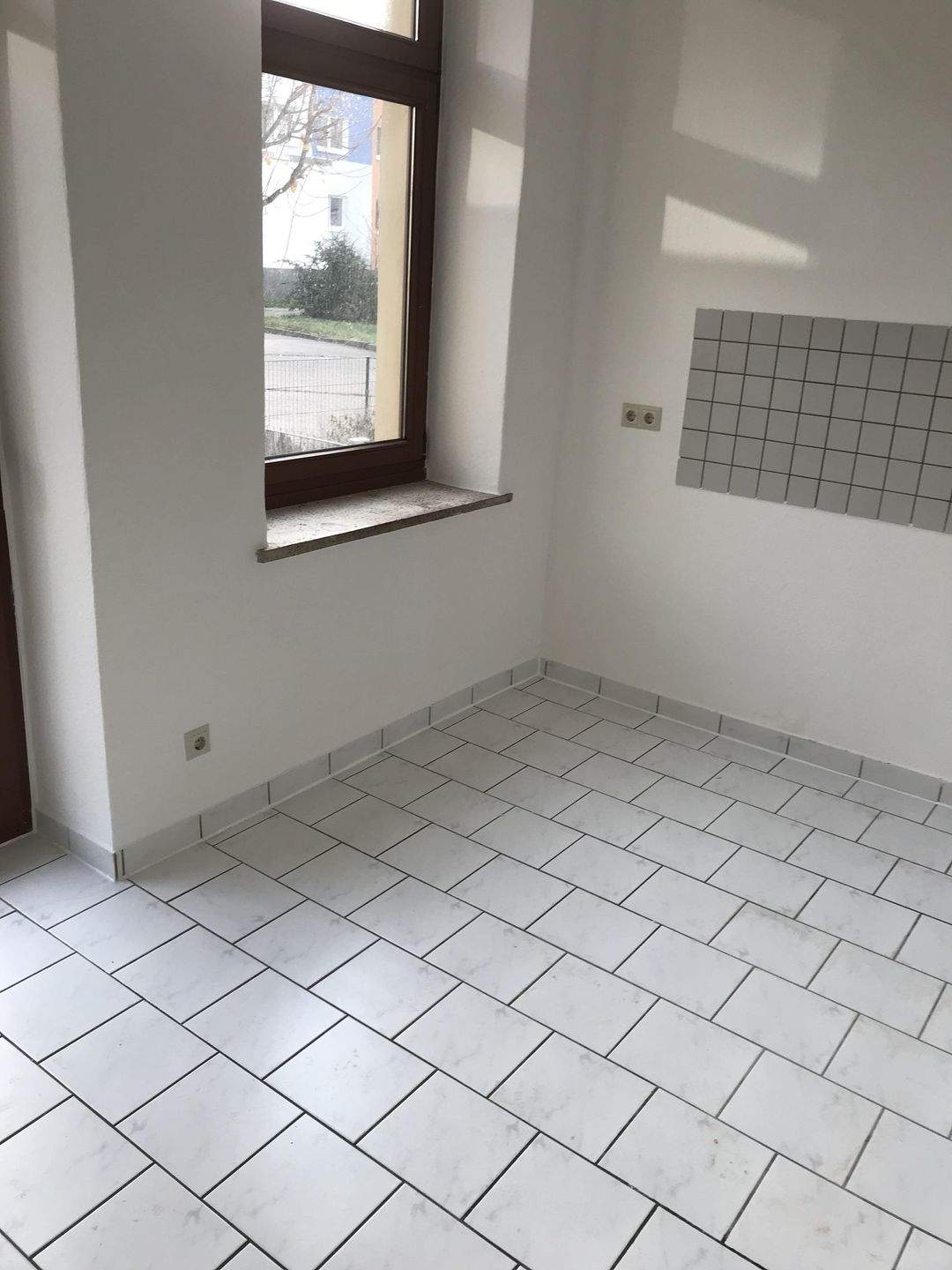 Schöne preiswerte 3-R-Wohnung in MD- Neue Neustadt im 1.OG mit BLK. ca.65m2 zu vermieten.