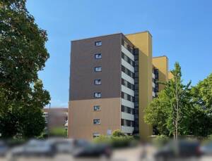 Gut vermietet - Kapitalanlage: 4 Zimmer Wohnungen mit Balkon